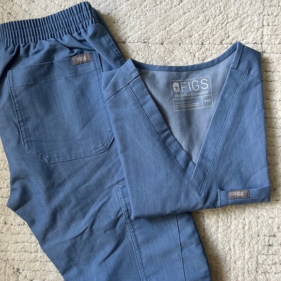 Figs Scrub Set - Picture 3 of 5